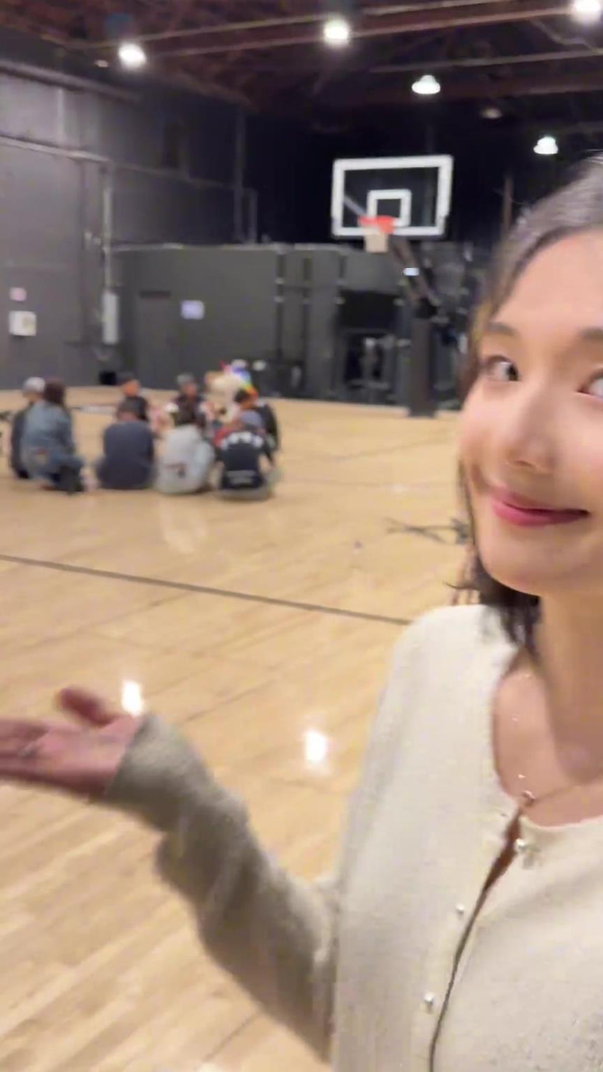 小姐姐：被拉去一场篮球局 没想到演员王鹤棣在 太帅了