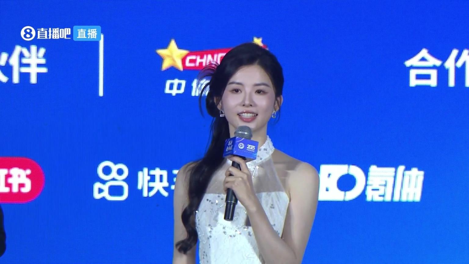 风景线！林梦鸽作为主持人参加中国金球奖：大家好我是林梦鸽