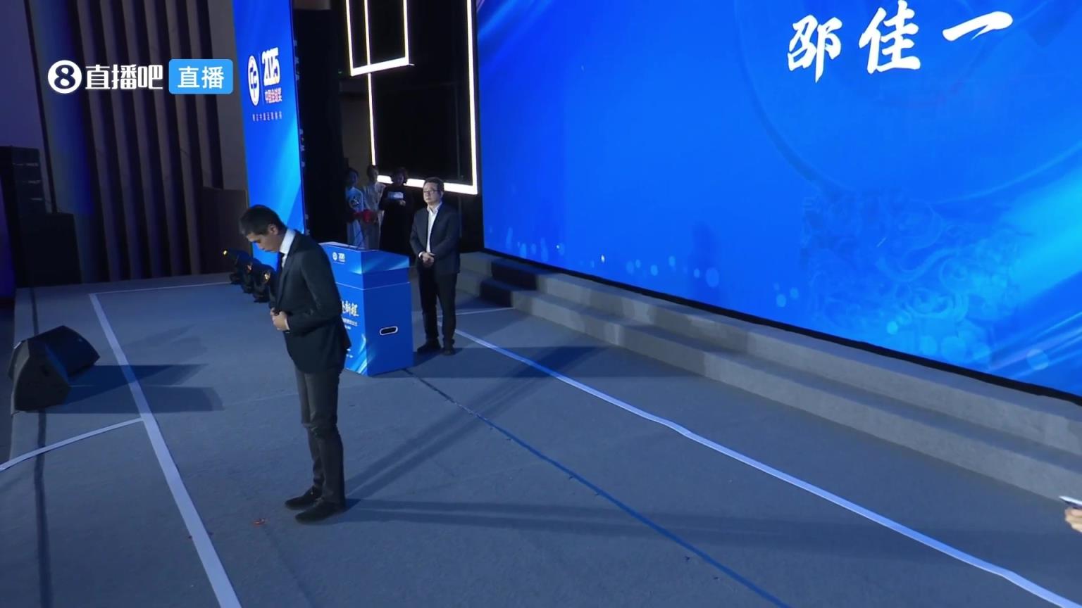 45岁邵佳一获2025年中国金帅奖，击败常卫魏和李金羽！