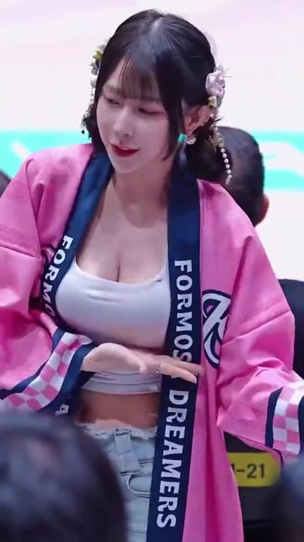 我爱台妹！宝岛联赛啦啦队美女梓梓，这身材也太犯规了！