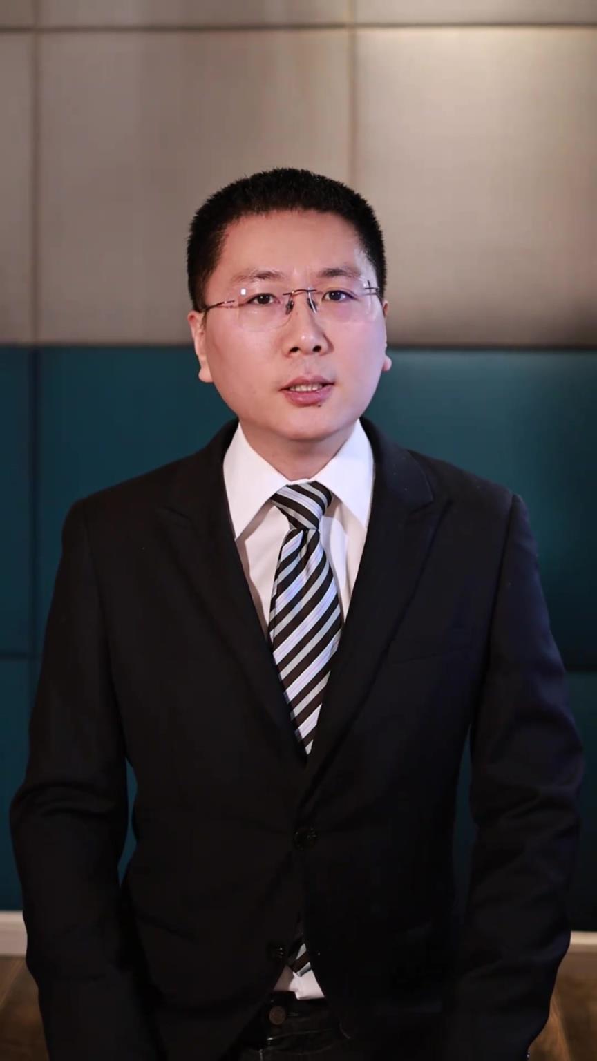 诗朗诵《乐邦詹士之歌》，这哥们是怎么做到不笑的