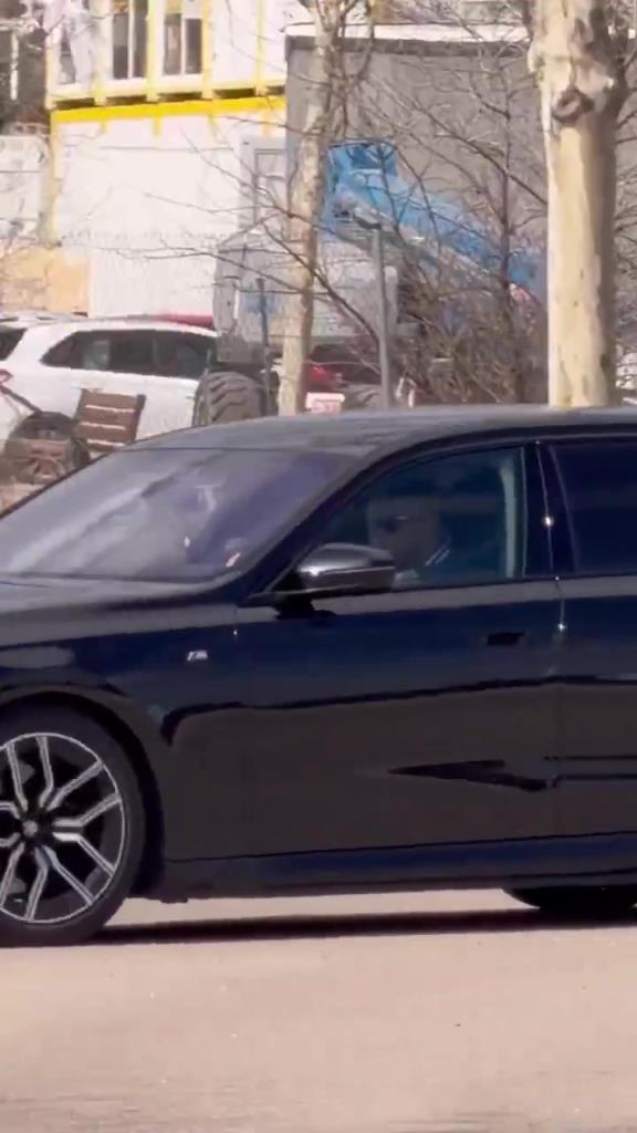 等了这么久！27岁“大龄新手”姆巴佩驾车直奔皇马基地