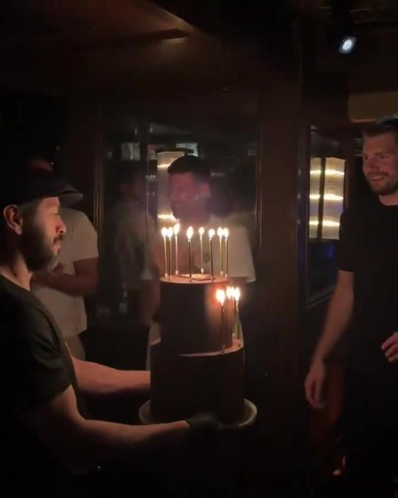 湖人国王赛后，欧洲老乡德约科维奇现身东契奇生日聚会...