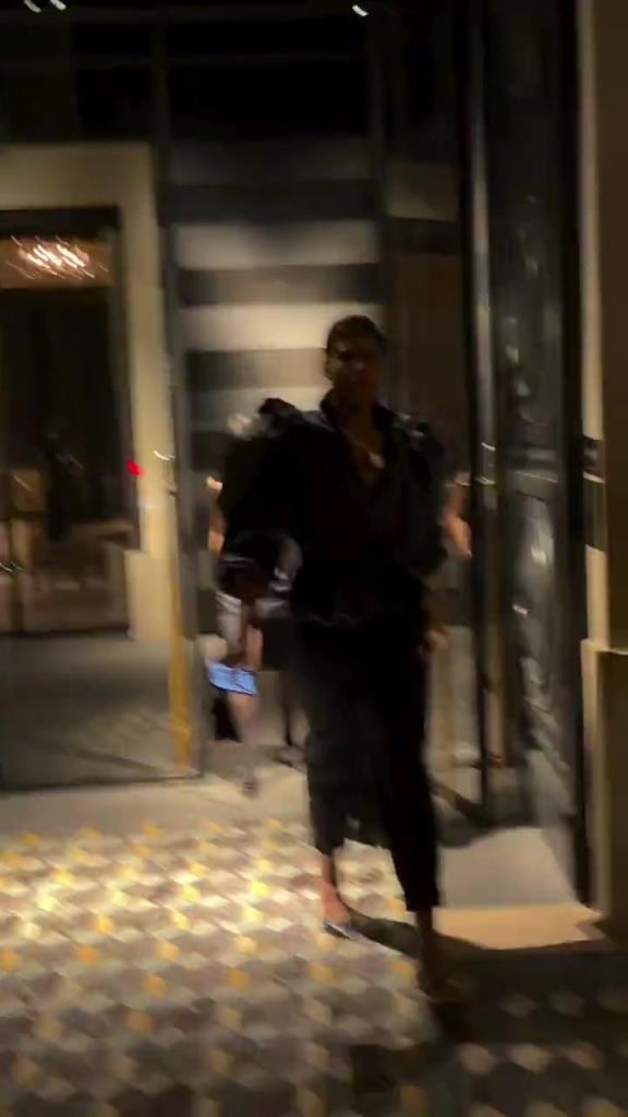 太辣.......眼睛！湖人名宿魔术师约翰逊之子EJ约翰逊