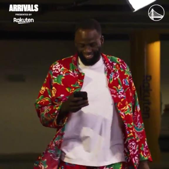 格林造型太接地气了，东北大棉袄配上豪迈的步伐，气质拿捏☺️