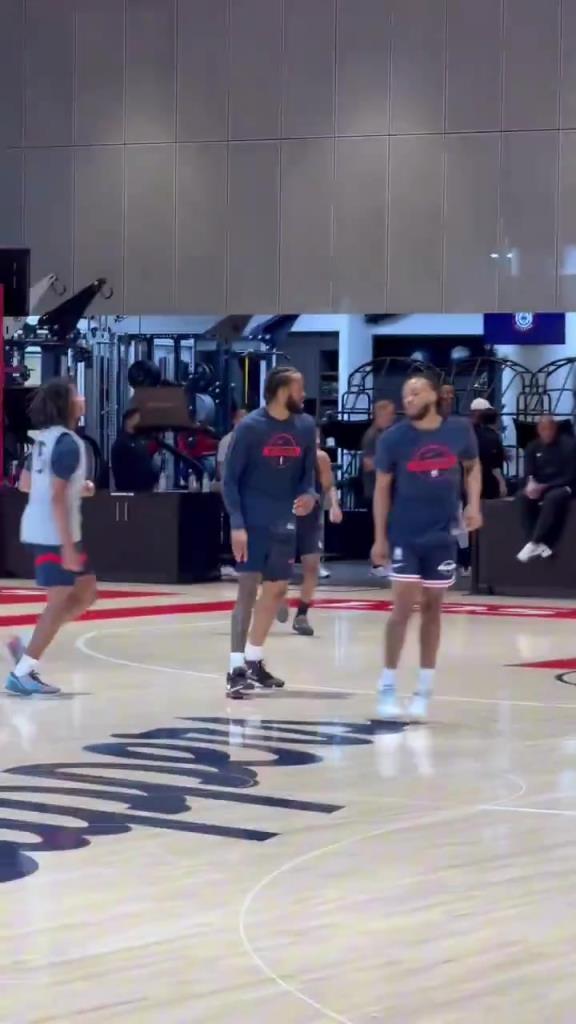 达里厄斯·加兰在快船队训练中看起来移动得很流畅