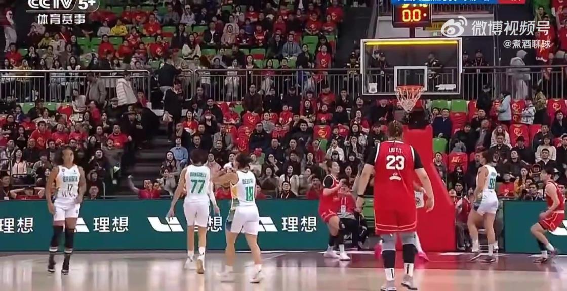 吨位太吓人了！大宝贝刘禹彤卡位都还没发力 对手就倒下了