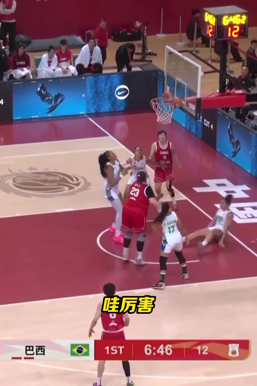 3次进攻2次弹飞对手倒地刘禹彤首节替补登场连得6分