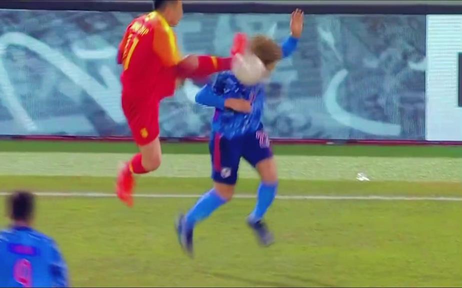 姜志鹏名场面：“是他的头碰到我的脚的”