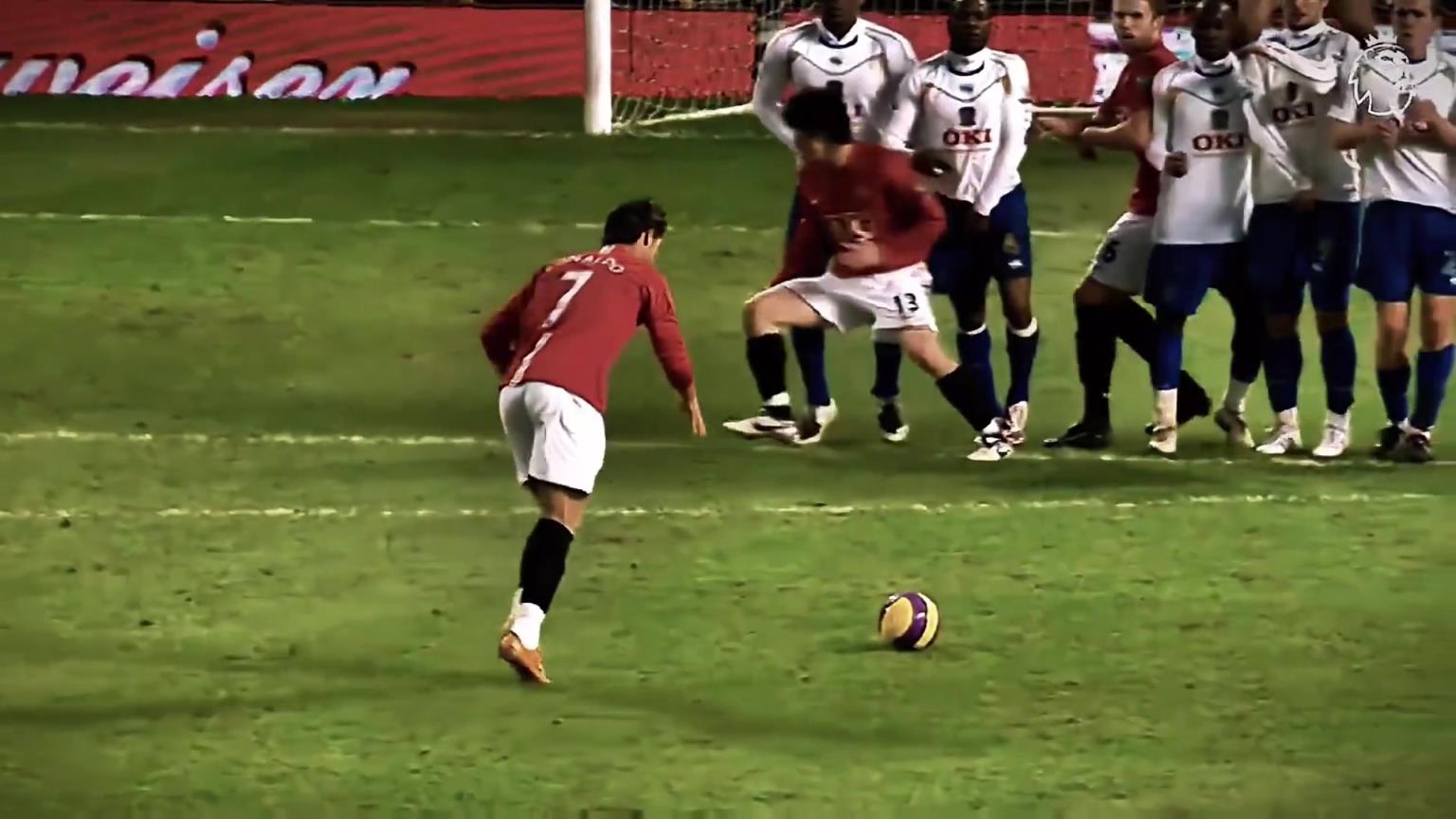 绝对十分角！当年C罗在曼联这记任意球，世界上可能没人能扑出来