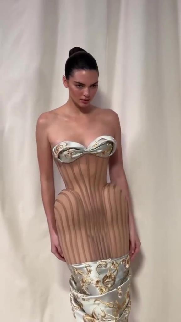 这气质真绝了 难怪NBA众球星会拜倒在她的裙下！