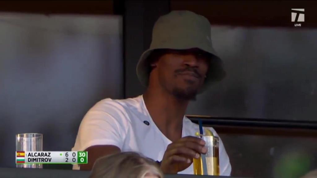 养伤期间来看看网球！巴特勒现场观战阿尔卡拉斯比赛