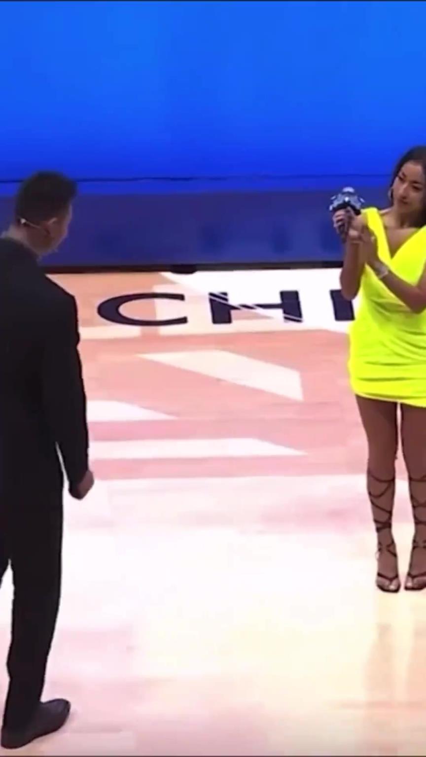 CBA全明星名场面，易建联戏耍吉克隽逸还是太会玩了...