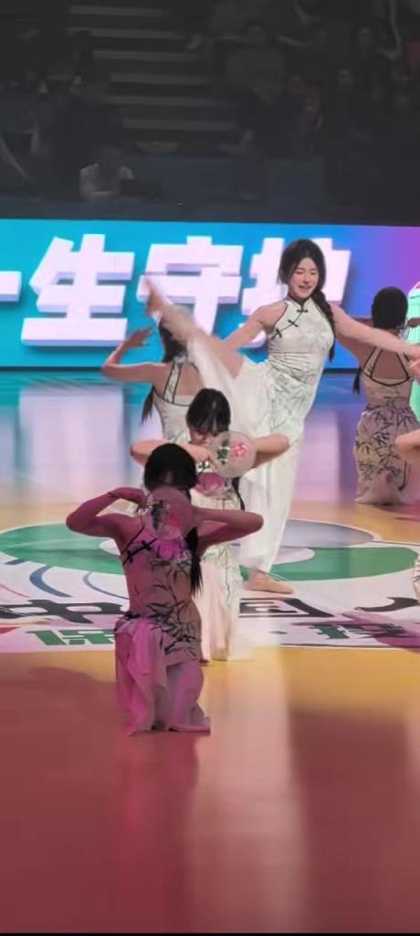 旗袍无敌！CBA全明星赛赛前美女拉拉队宝贝优雅表演