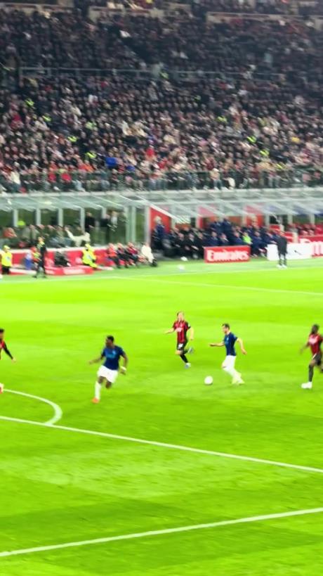 这球可惜！实拍：姆希塔良长驱直入撕开米兰防线，最后打门太正