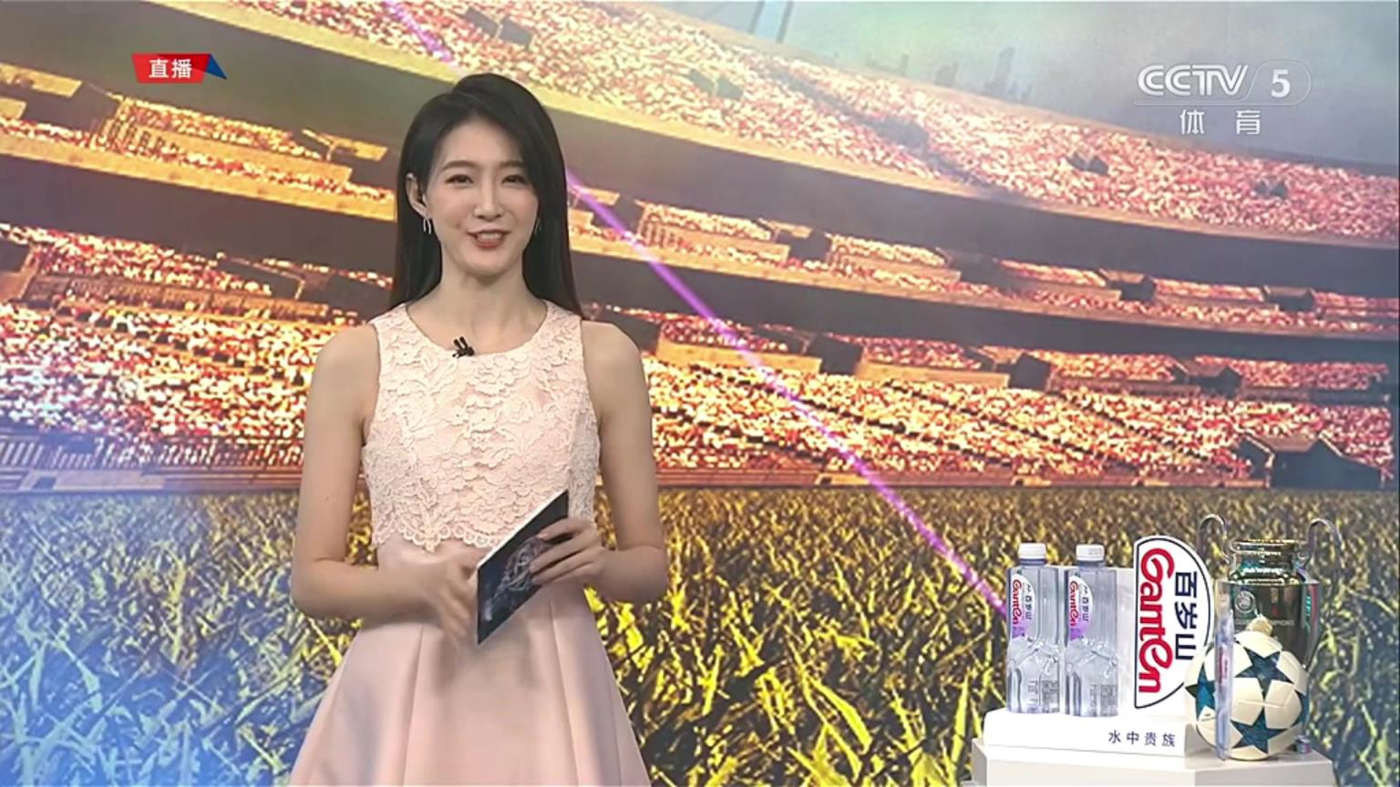 喜欢吗？宋雪莹成为《天下足球》节目新主持人
