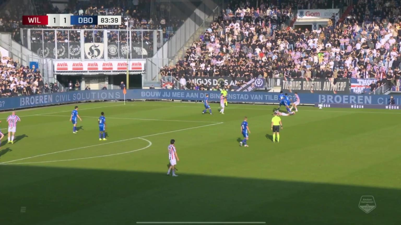 遭种族歧视！！留洋小将王博豪遭到球迷拉眼角歧视并被竖中指！