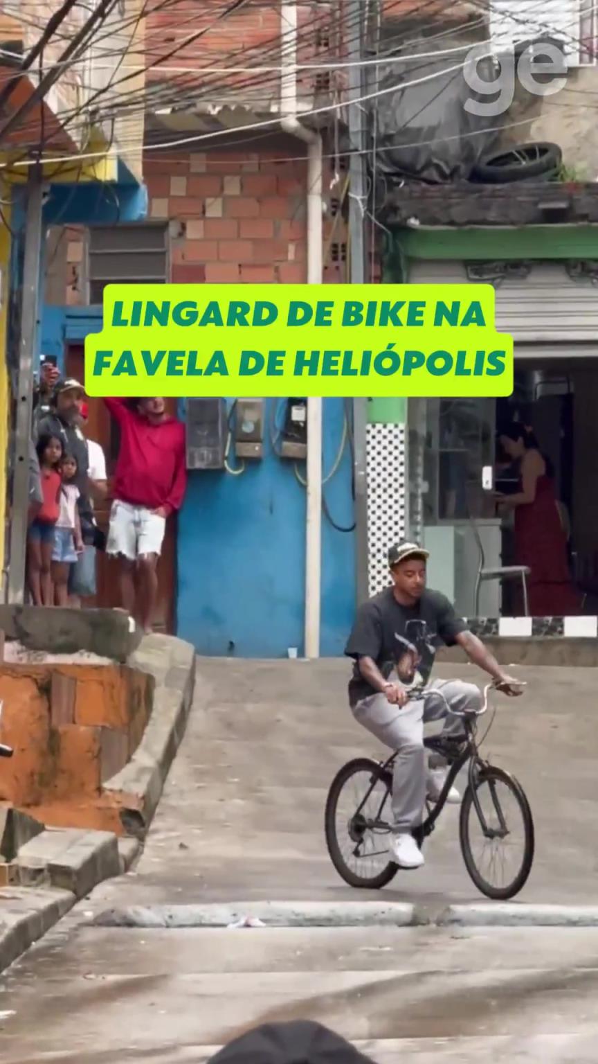 林皇驾到！林加德加盟科林蒂安后，骑自行车穿过圣保罗最大贫民窟