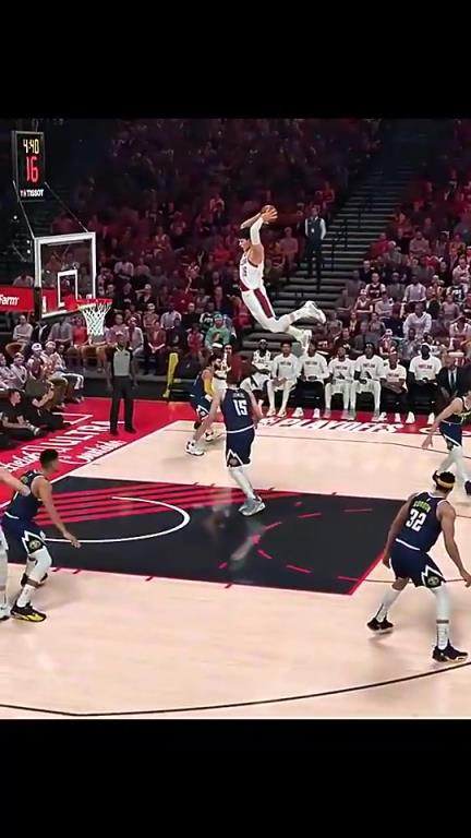 这操作有点离谱了网友2K模拟杨瀚森各种逆天暴扣打爆约基奇