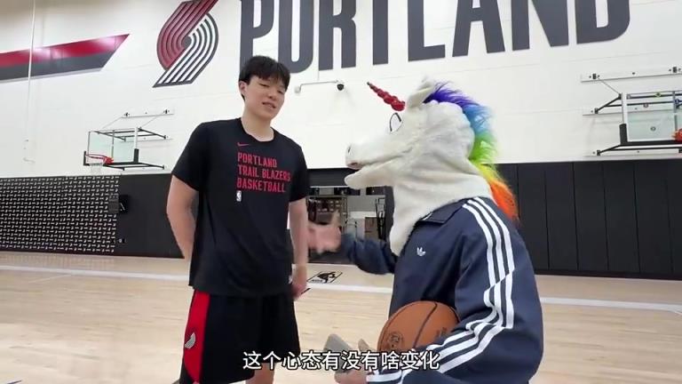 杨瀚森：偶像约基奇打我应该10-0开吧！他那手是真好使啊！