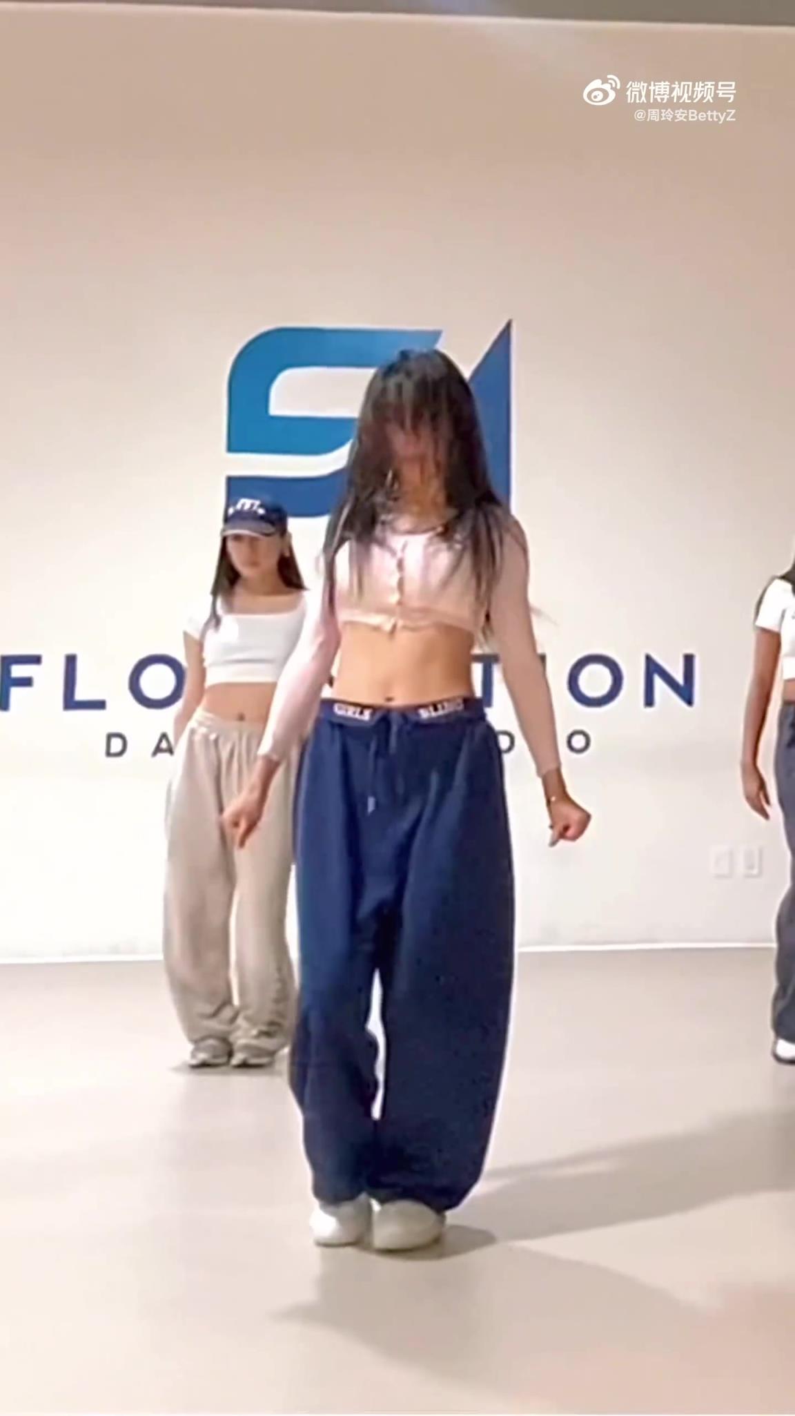 NBA前方女记者周玲安晒热舞视频：如果不在工作就是在跳舞