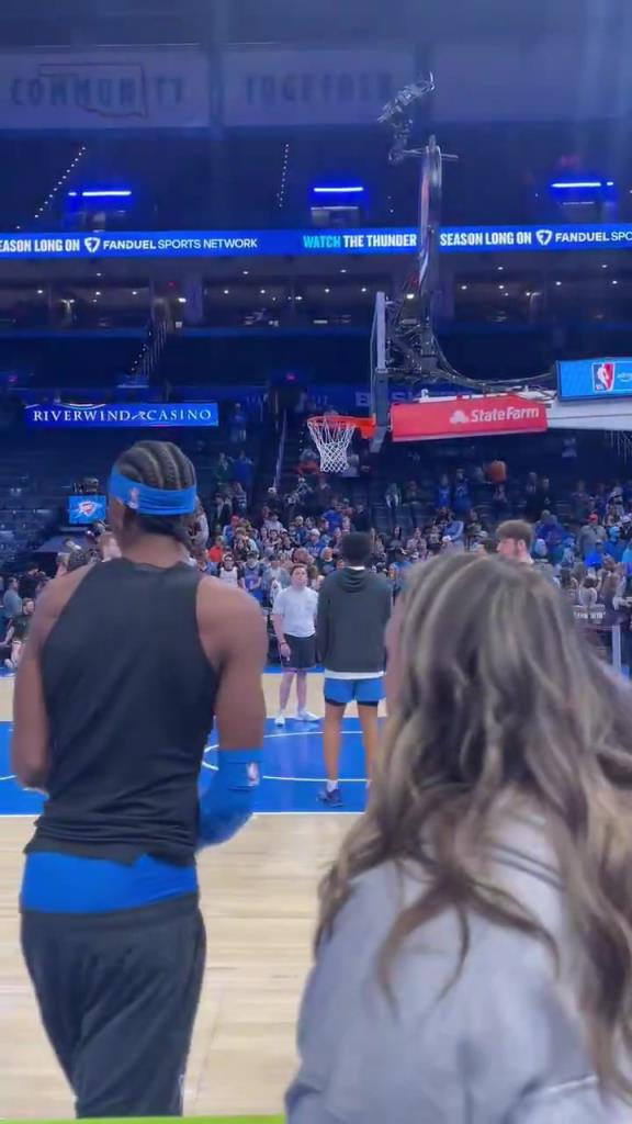 差1场20+破NBA历史纪录亚历山大赛前热身猛练底角投射