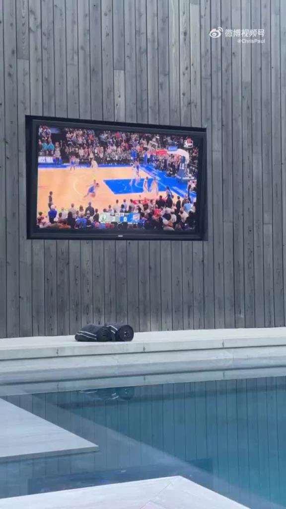 老炮看雷霆！保罗社媒晒：泳池+比赛，有人现在在看吗？