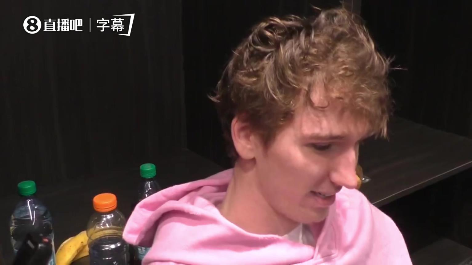 被东契奇在头上拿51分！布泽利斯：也许我一开始就不该和他说话