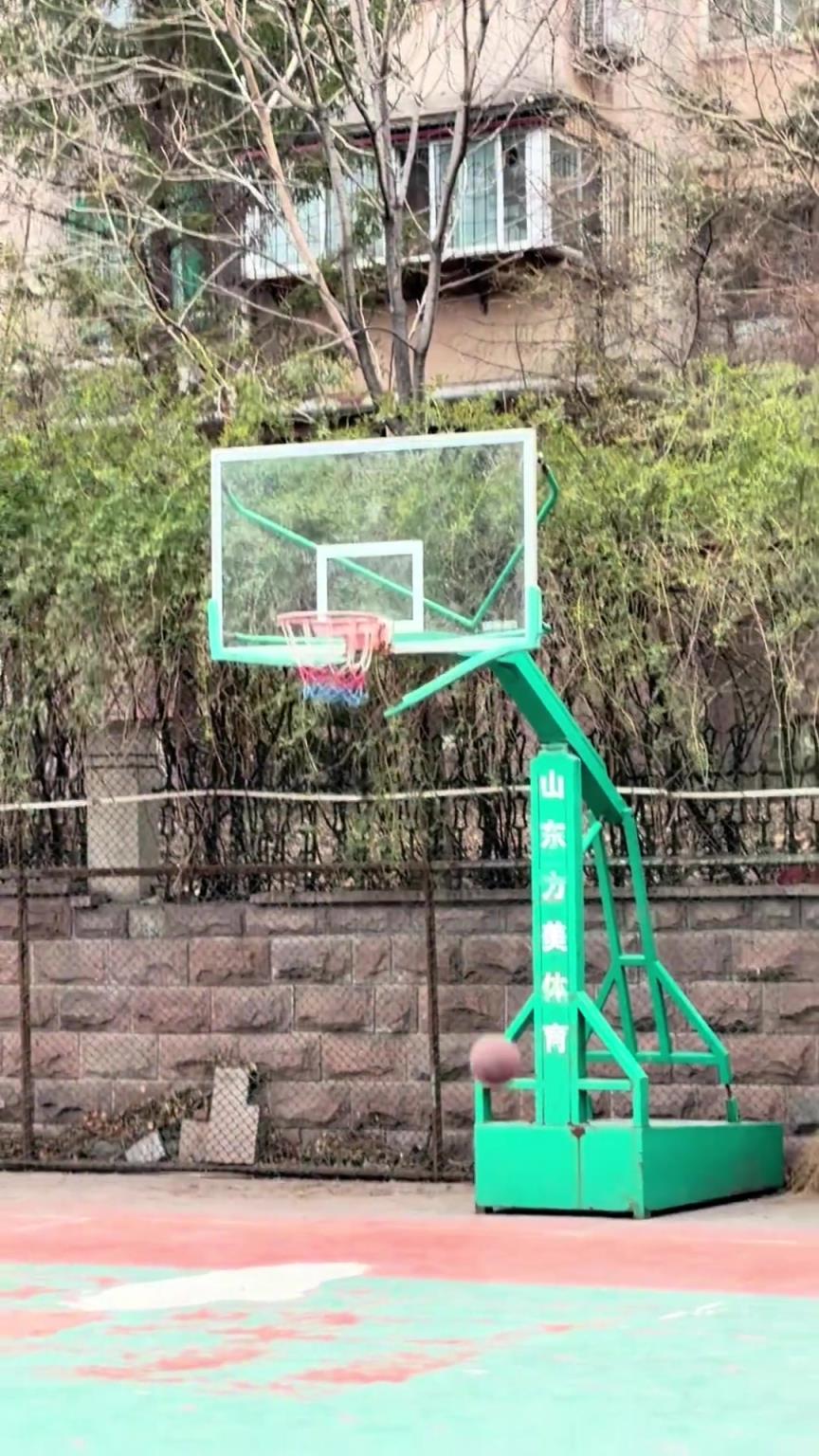 小崽们惊呆了！大爷确实太厉害了 场外超远连进仨神仙球