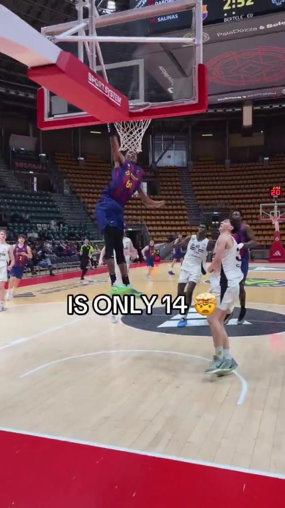 又一个天赋怪！14岁巴萨前锋Mohamed Dabone，这是文班&字母哥结合体？