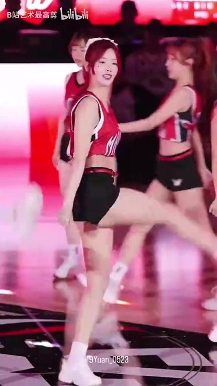 来自宝岛联赛的啦啦队美女菲菲！这双大长腿太吸睛了