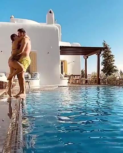 分手后的东契奇也太强了！东契奇此前与女友甜蜜相拥倒入泳池