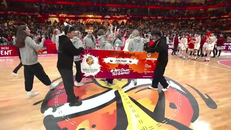 感谢老铁送的世界杯资格！巴西输球捷克因胜负关系晋级，捷克球员向中国队比心