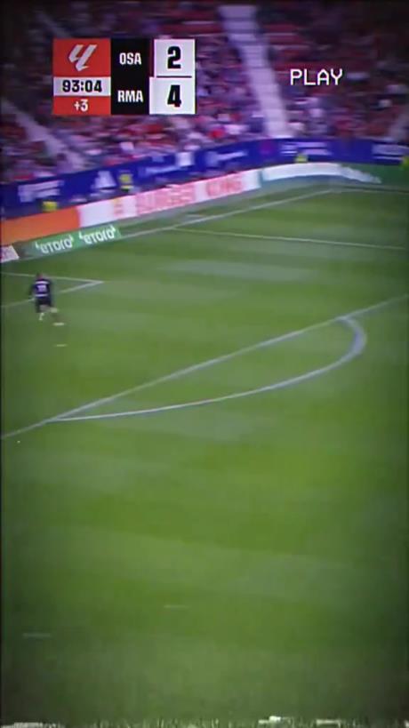 居莱尔两年前错失的中场吊射，如今两年后实现了