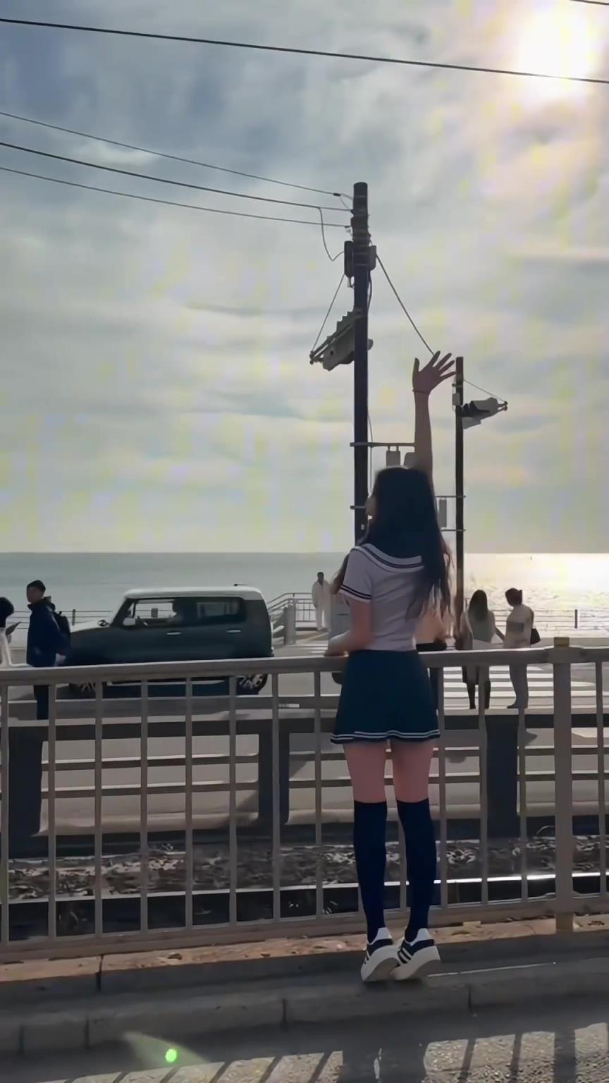 看过灌篮高手的都懂！在镰仓海边有还多妹纸都很喜欢来这拍摄