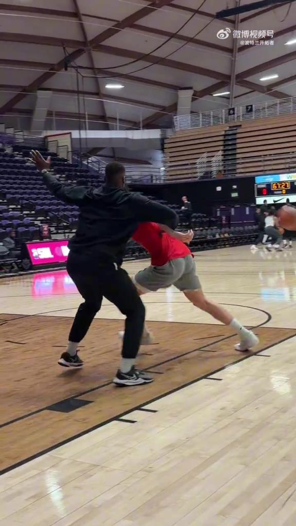 今天状态不错啊杨瀚森赛前热身练单打+远投~