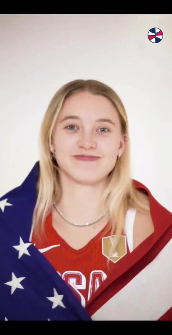 美国颜值最高？身披美国女篮国家队4号战袍的佩奇☺️拍大片