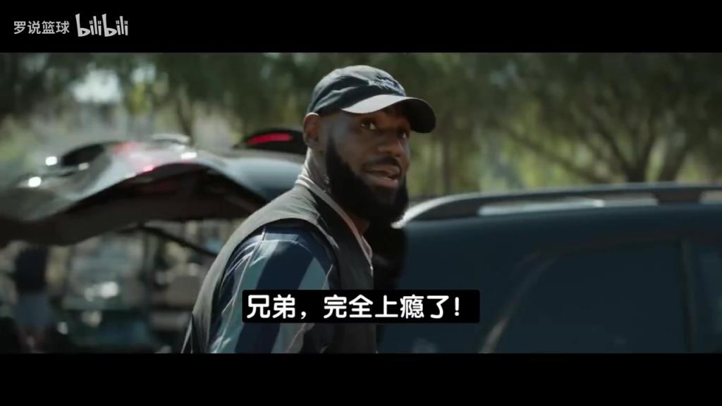 詹姆斯最新广告：打高尔夫获无数建议，听音乐享受个人世界！