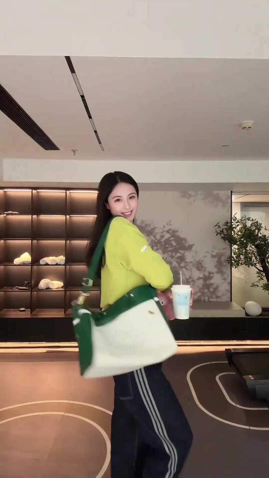 卓识，你这样我还怎么打球？