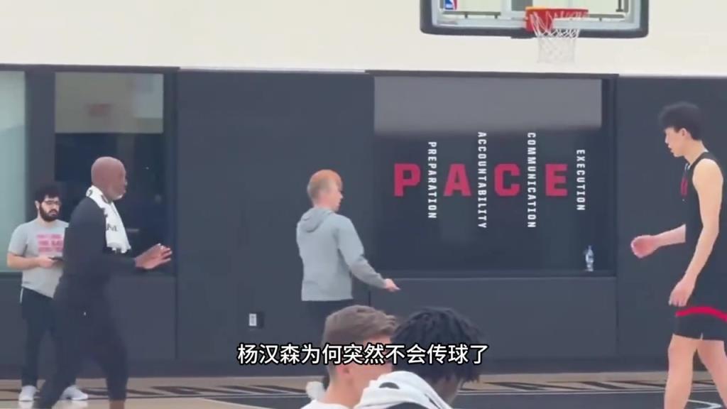 6次失误创赛季第二高！杨瀚森为何突然不会传球了？