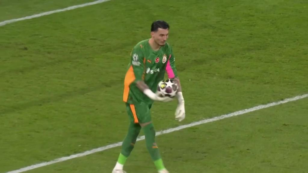 门将神了！萨拉赫小角度打门被扑出，维尔茨近距离补射再被扑！