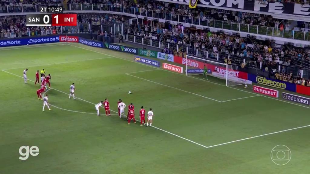 点射破门！内马尔的标志性点球动作助球队扳平，瞬间点燃主场DJ