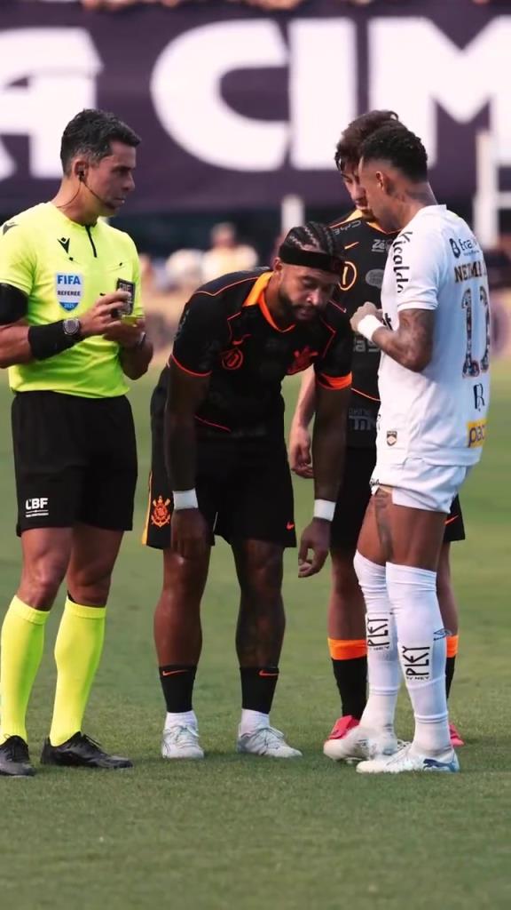 裁判都笑了！名场面：德佩准备主罚点球，内马尔直接把球踢走