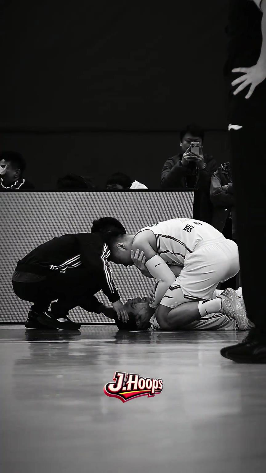 我们最不想看到，我们的球员因伤病倒下，愿每一位球员远离伤病