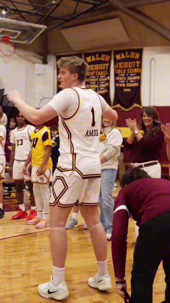 看看这些赛前手势舞，你觉得哪一组最帅？