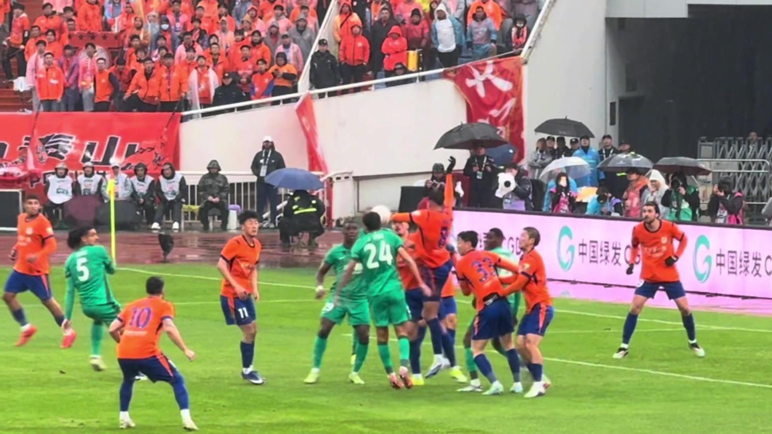 足协评议确认漏判！现场视角再看京鲁大战争议手球未判点