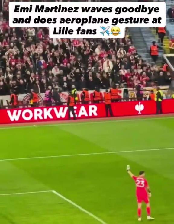 杀人诛心！大马丁向里尔球迷挥手致意，并做出了飞机手势