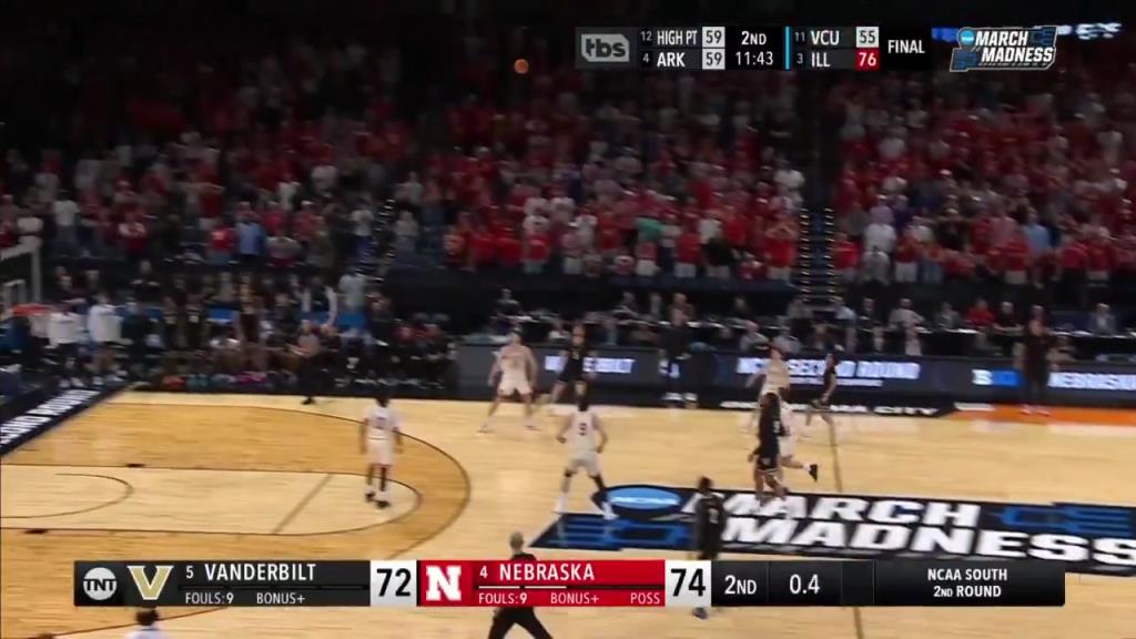 人生最大遗憾范德比尔特大学球员后场超远绝杀涮筐而出啊！