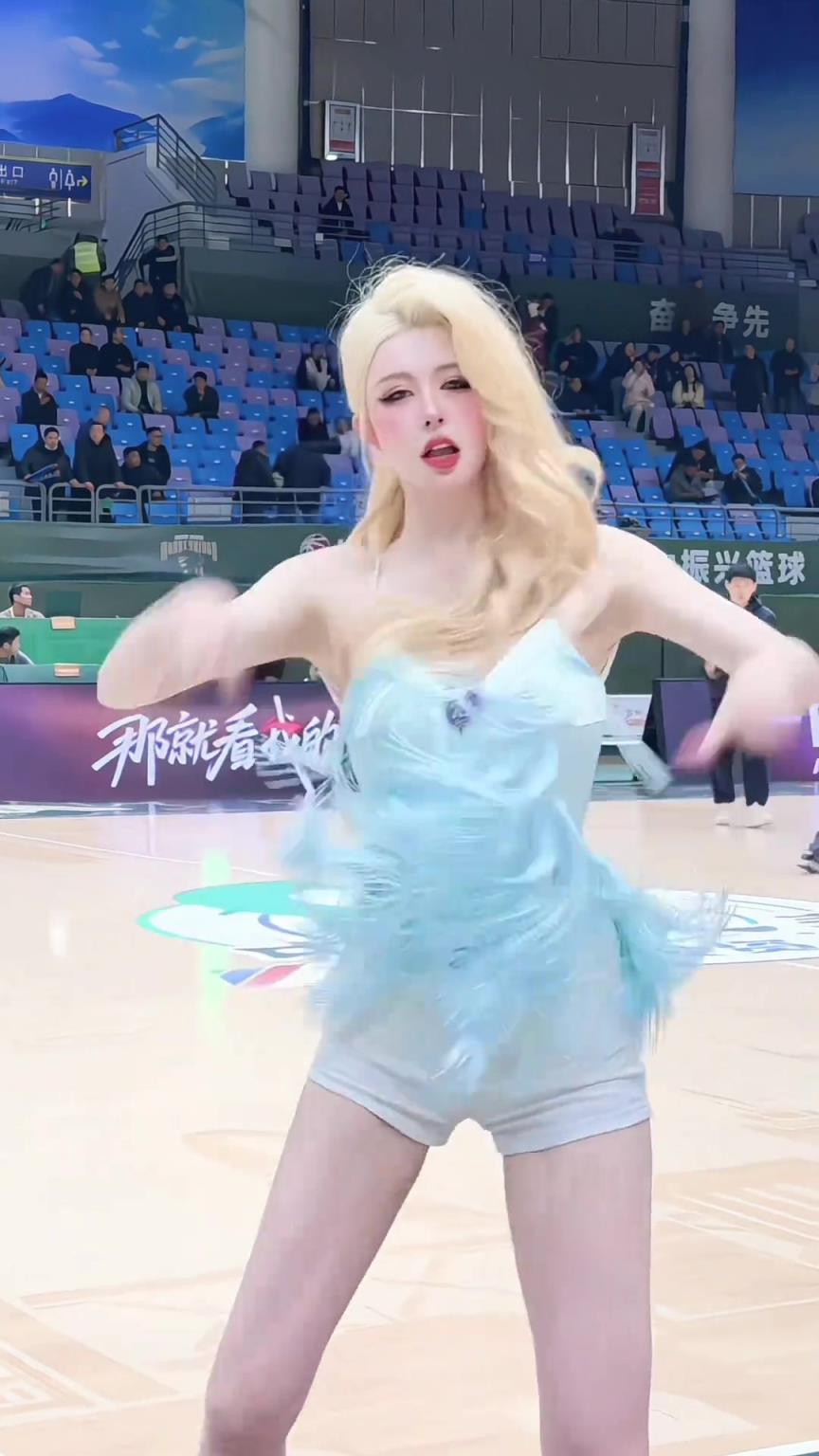 太辣啦！啦啦队这么热情确定不会影响到球员吗？