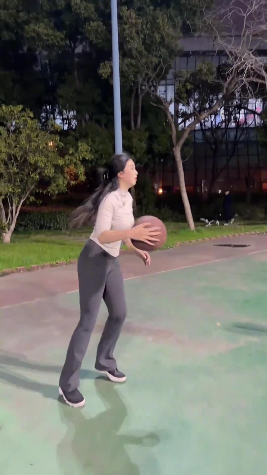 最近都没什么对抗....肘姐的三分愈发精准了